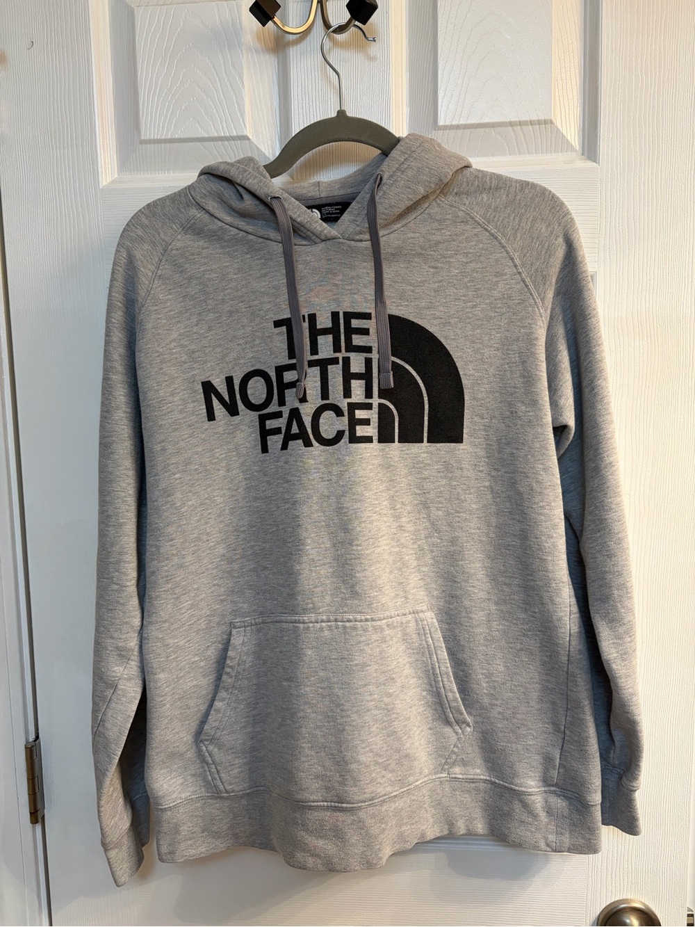 The North Face Women’s Logo pullover Hoodie Sweatshirt